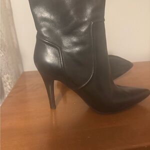 Elegant Black Leather Women's Boots